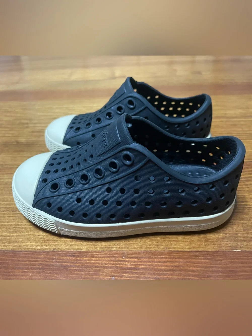 Native Shoes Jefferson Slip On Water Shoes in Black  Size 5